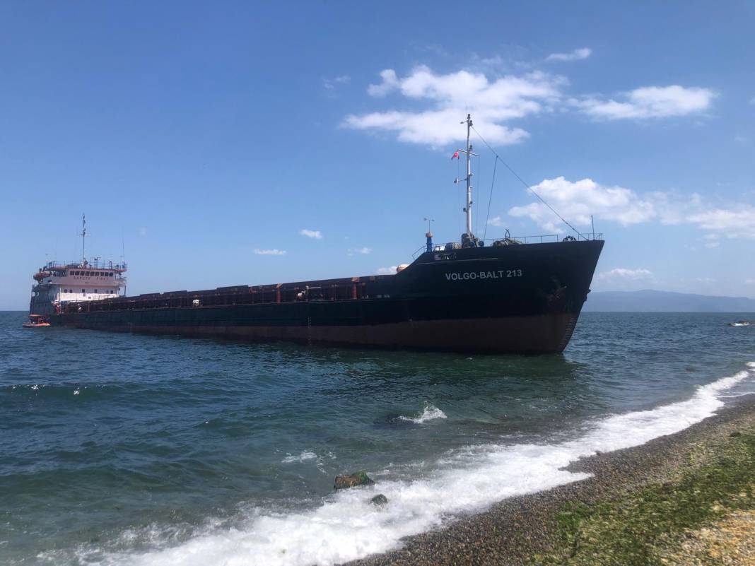 Mudanya'da karaya oturan kargo gemisi kurtarıldı 22